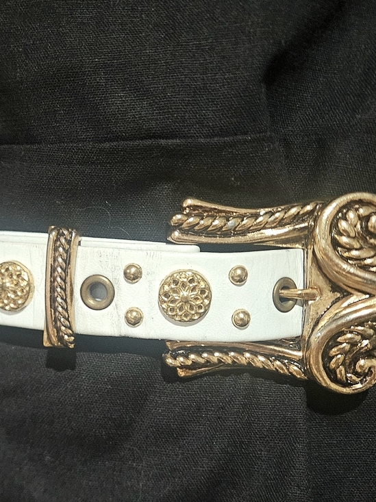 Vintage Caché White Leather Statement Belt - Gold Ornate Buckle main image 12
